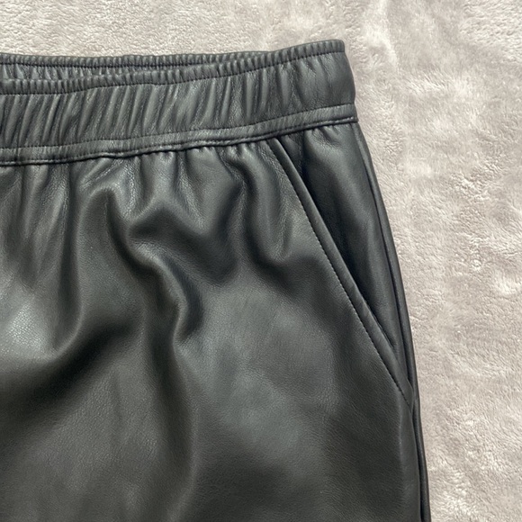 BNWT Faux-leather jogger style pant size xxl long - Picture 3 of 9